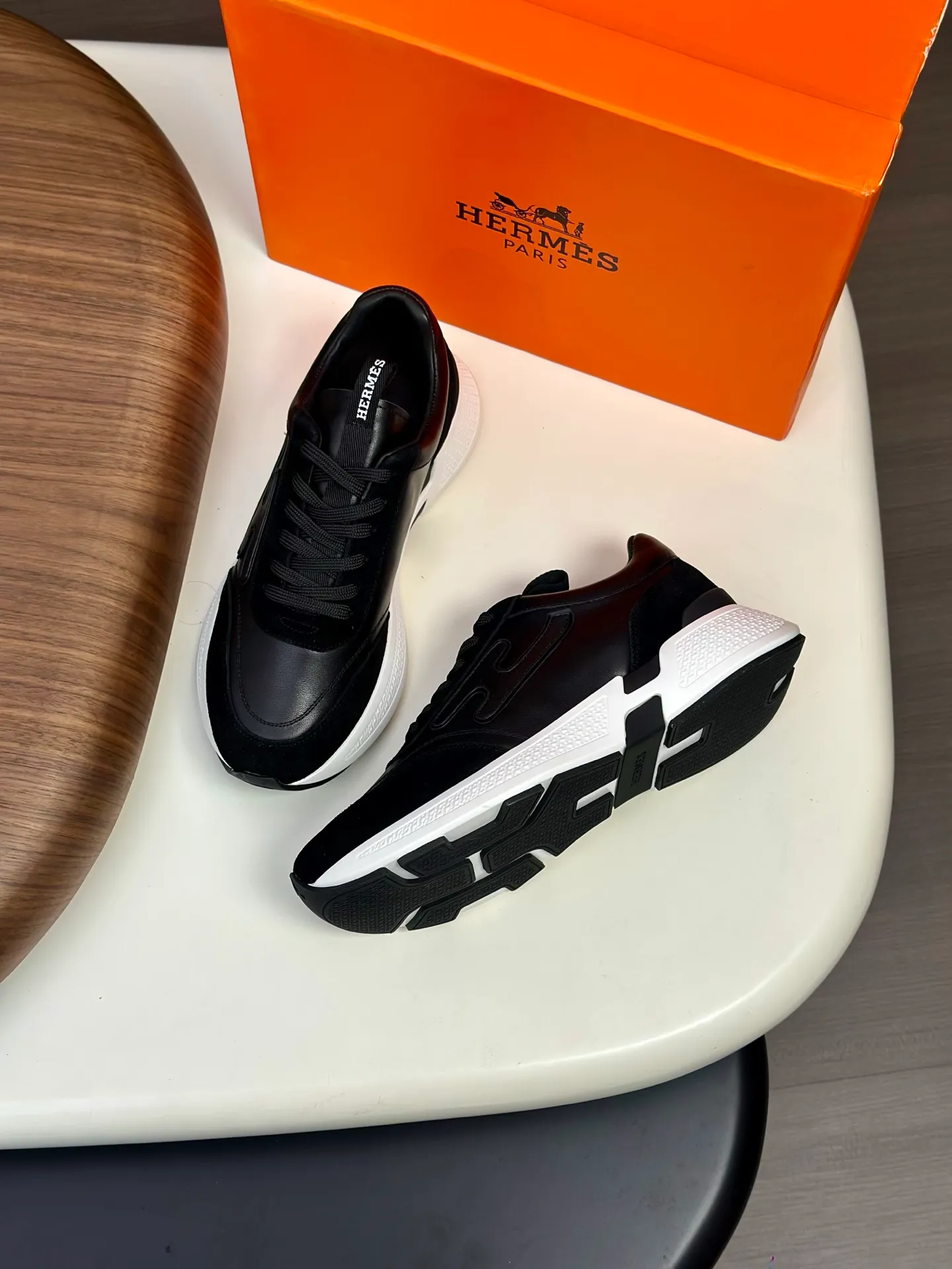 [HERMES] Hermès men's shoes 💰840💰 - High-end quality original order - Upper: 🔝 tumbled calfskin, brand canvas cloth, shoe body sewn with ´H´ pattern - Lining: water-dyed cowhide - Outsole: ultra-light T men's shoes 💰U foam rubber; two-color molded outsole - Ultra-high quality control, fine workmanship: highlighted (high-end, luxury, grade) -Size :39-44 (38, 45, can be customized)